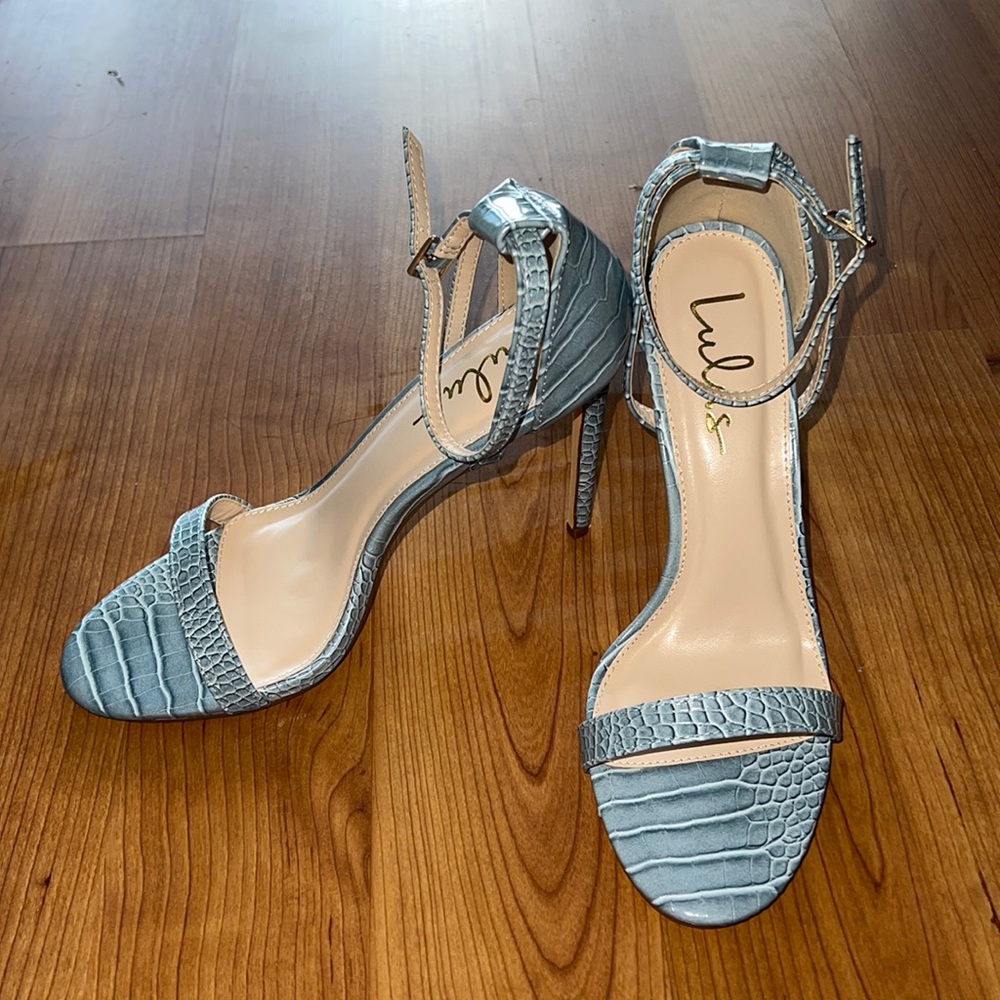 NWT - Lulu’s Size 8.5 Light Blue Sila Toe Strap 4” Heel